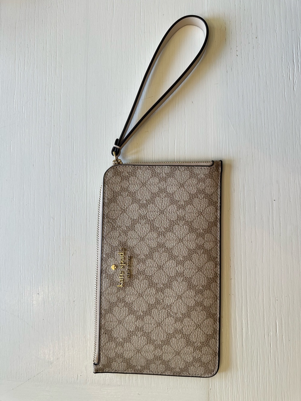 Kate Spade Lucy Spade Flower Wristlet